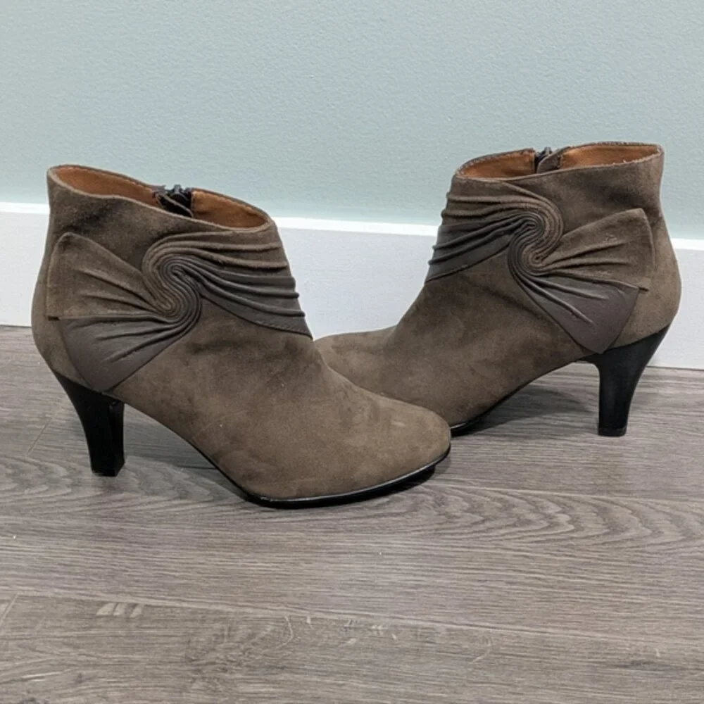 Sofft Elegant Brown Ankle Boots - Picture 7 of 10